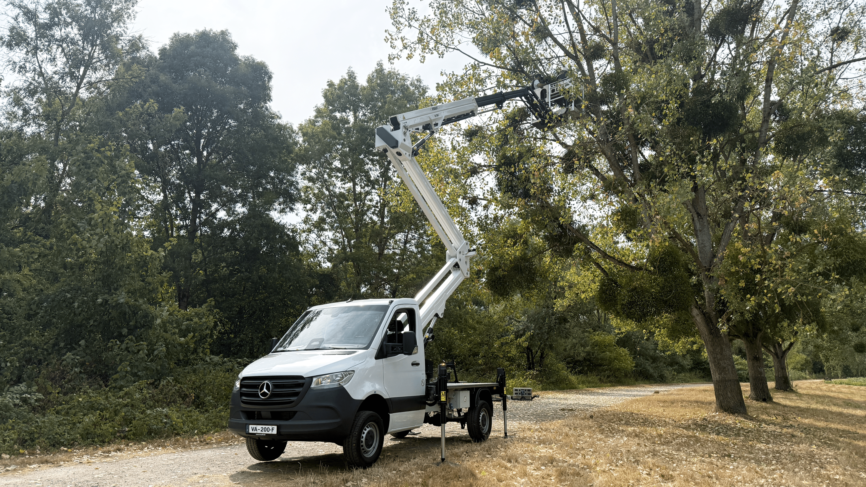 VA-200-F Arborist at work